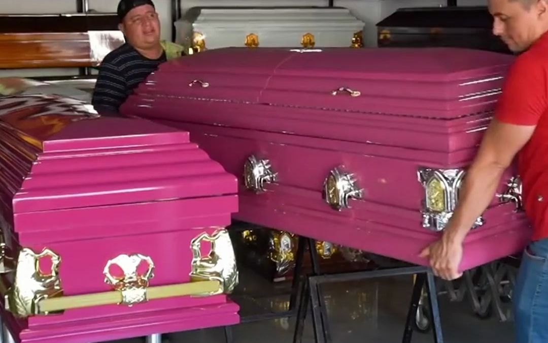 谁会拒绝一个粉色的棺材呢