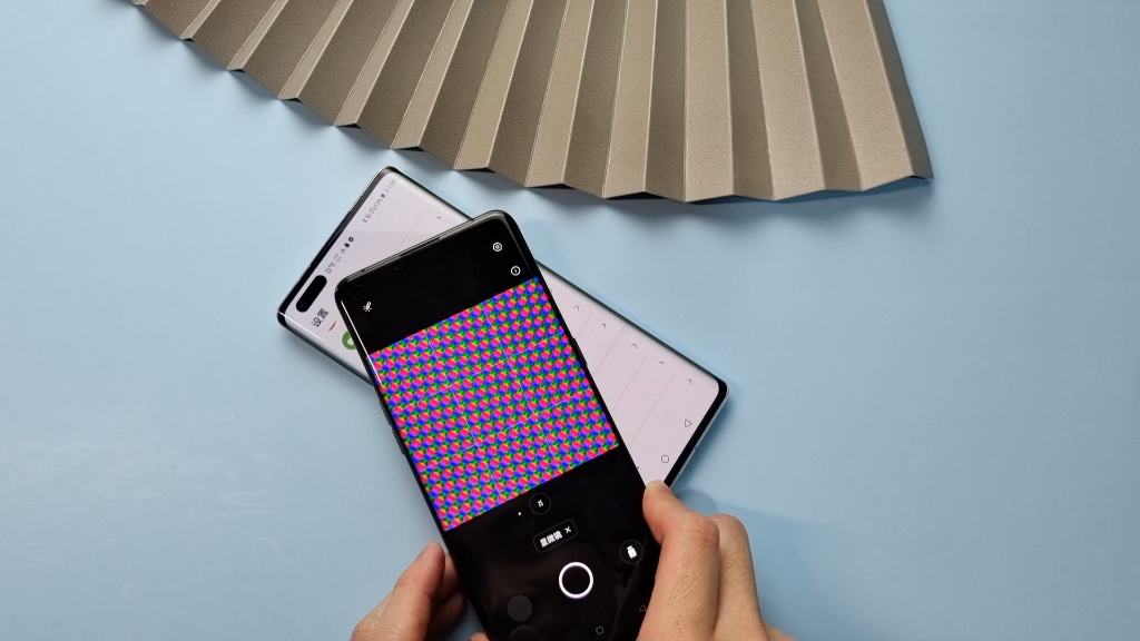 oppo find x3 pro超级显微镜拍华为mate40 pro,会怎么样?