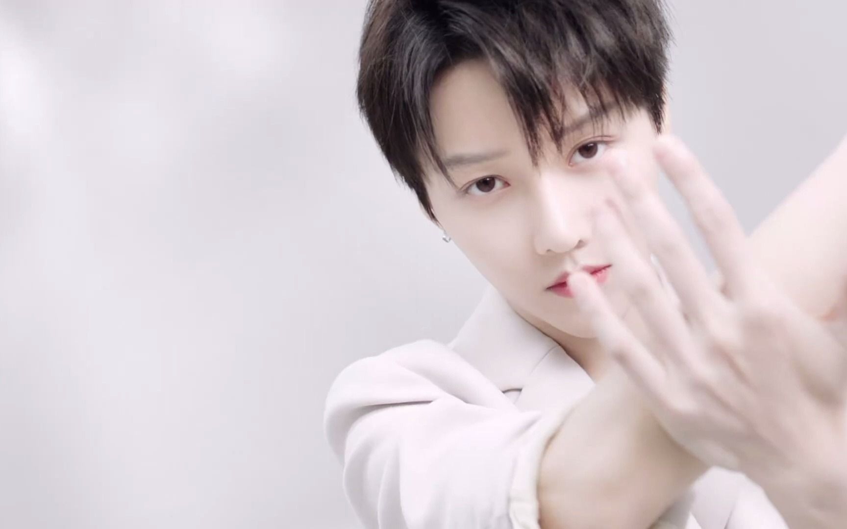 肤如凝脂,刘雨昕的手也太美了【刘雨昕】