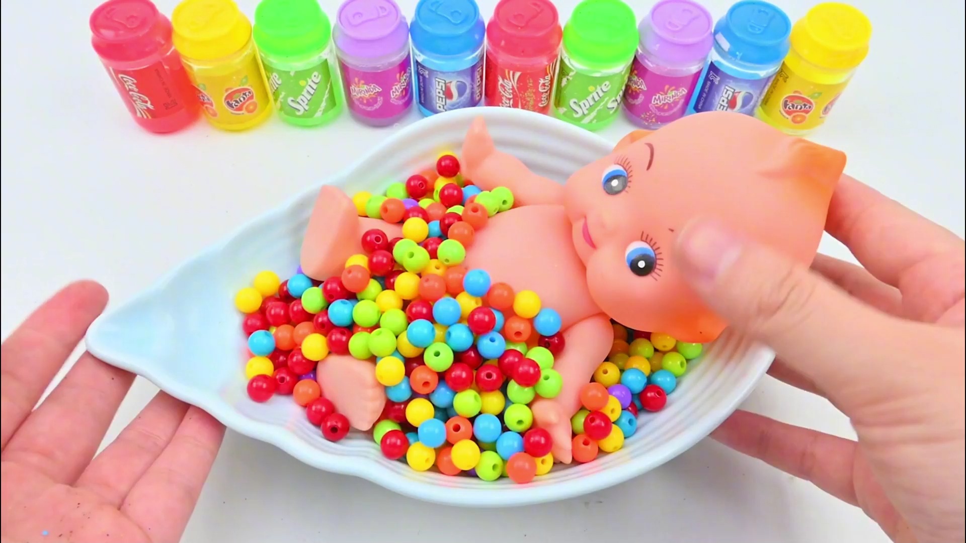 武武的玩具:混合所有珠子,到彩虹浴缸婴儿,真的太好玩儿了