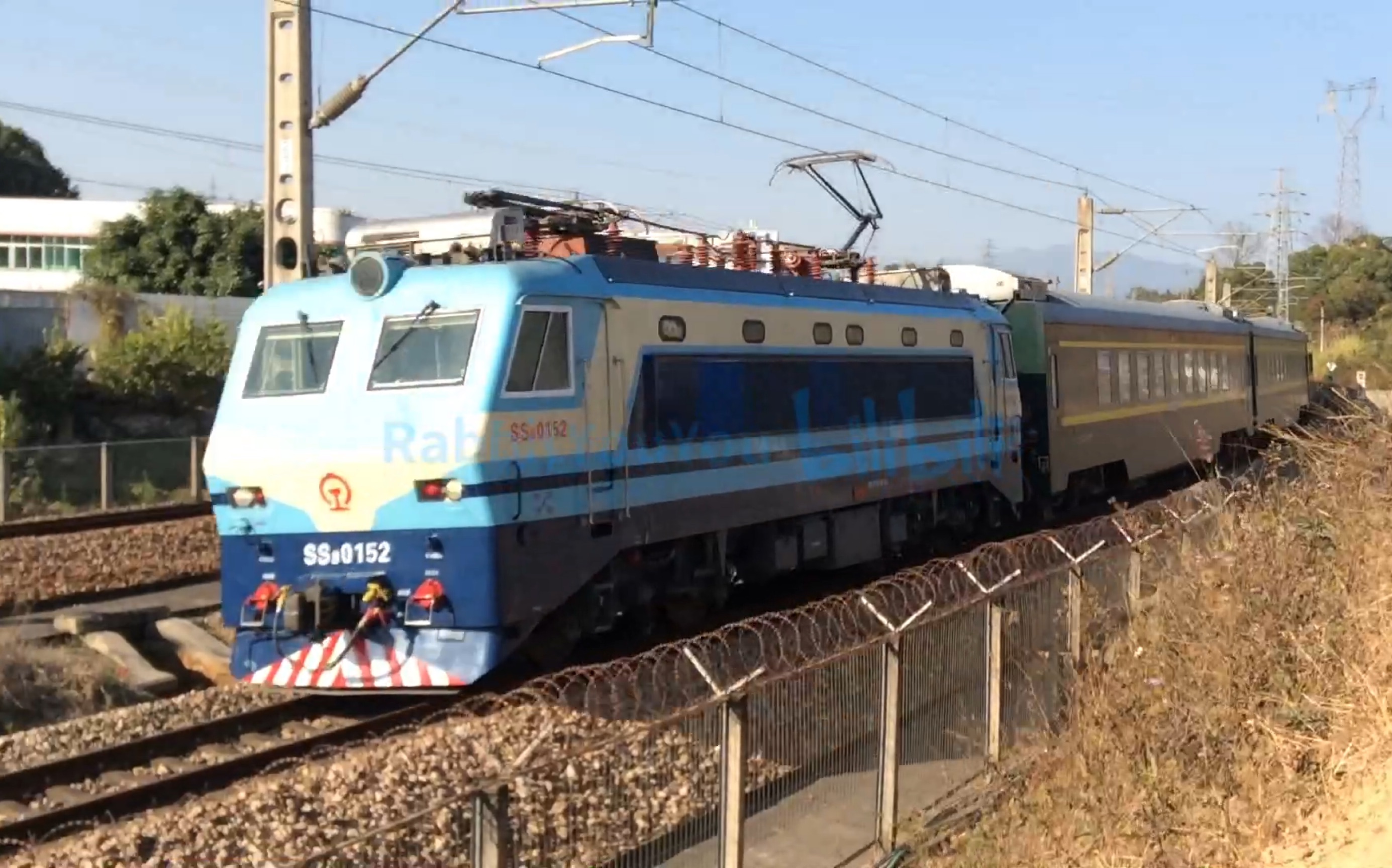 【铁路随拍】事故车ss8-0152牵引z8005次高速通过