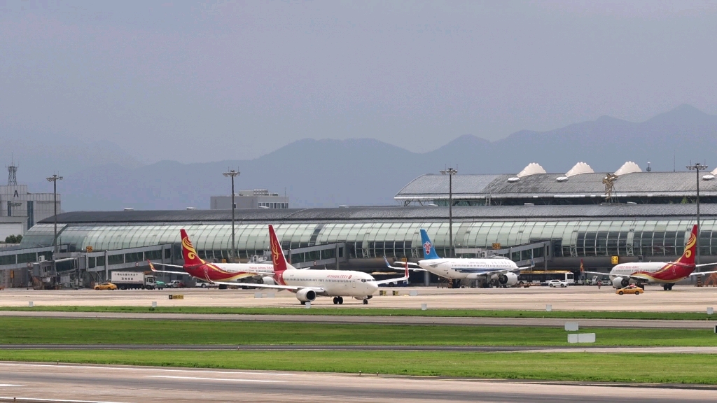 长安航空波音737-800滑行