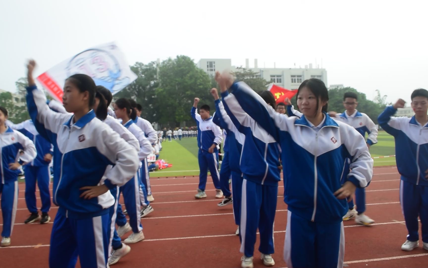 2023湛江一中体育节开幕式高一13班入场