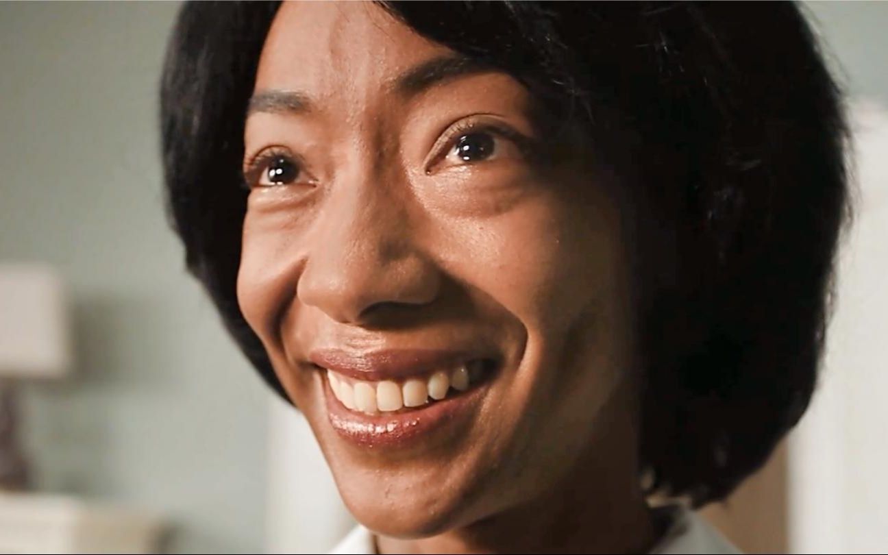 在虚伪的笑容下,几任男友都被算计,一部还算爽的悬疑惊悚片