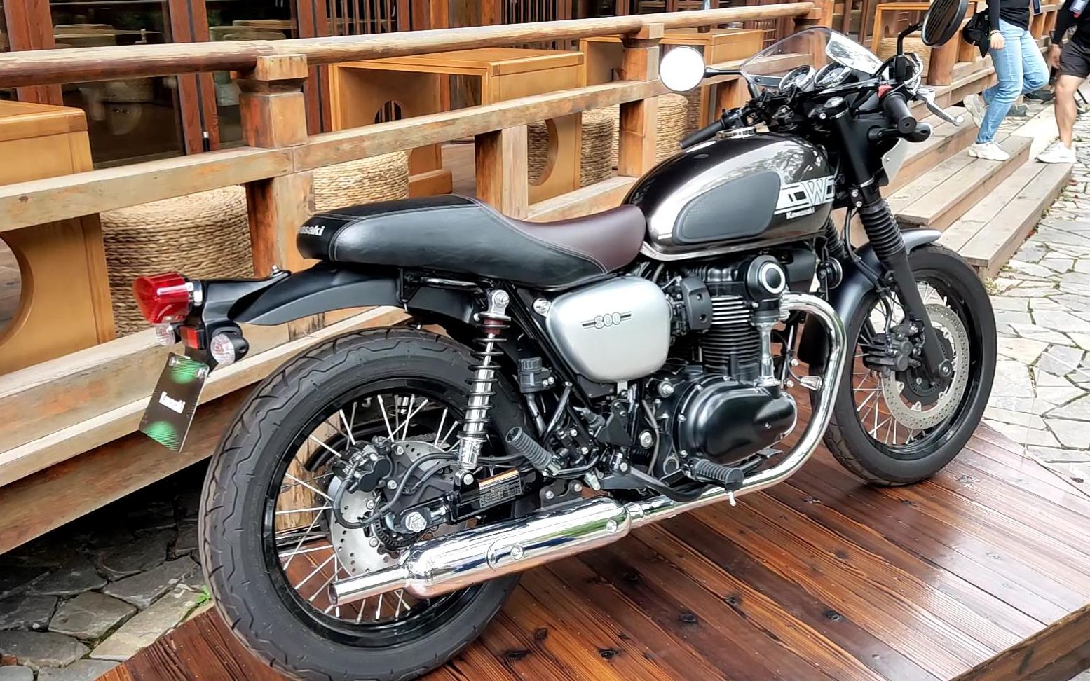 kawasakiw800川崎w800国内试驾首发包括street和cafe两个版本