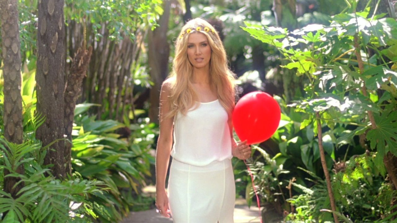 [图]【官方MV】Delta Goodrem - Sitting on Top of the World (Official Music Video)