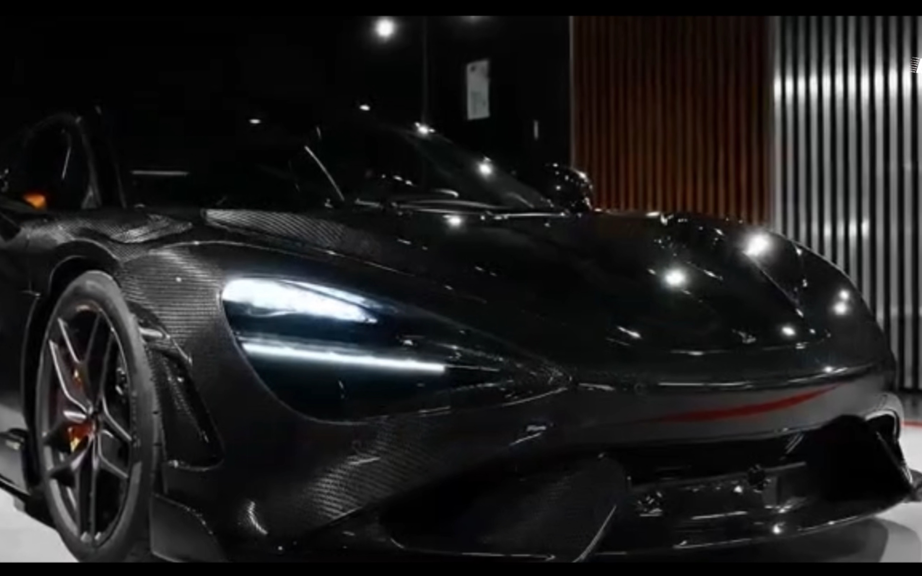 迈凯伦 McLaren 765LT Spider Carbon Edition『酒能红双颊 愁能雪白头』哔哩哔哩bilibili