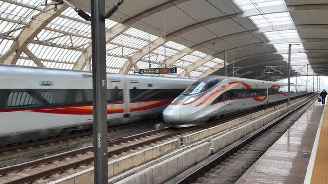 午间常州北迎来“双龙共舞”！直击G1211与G740站内交会瞬间&amp;标杆G7达速跨越