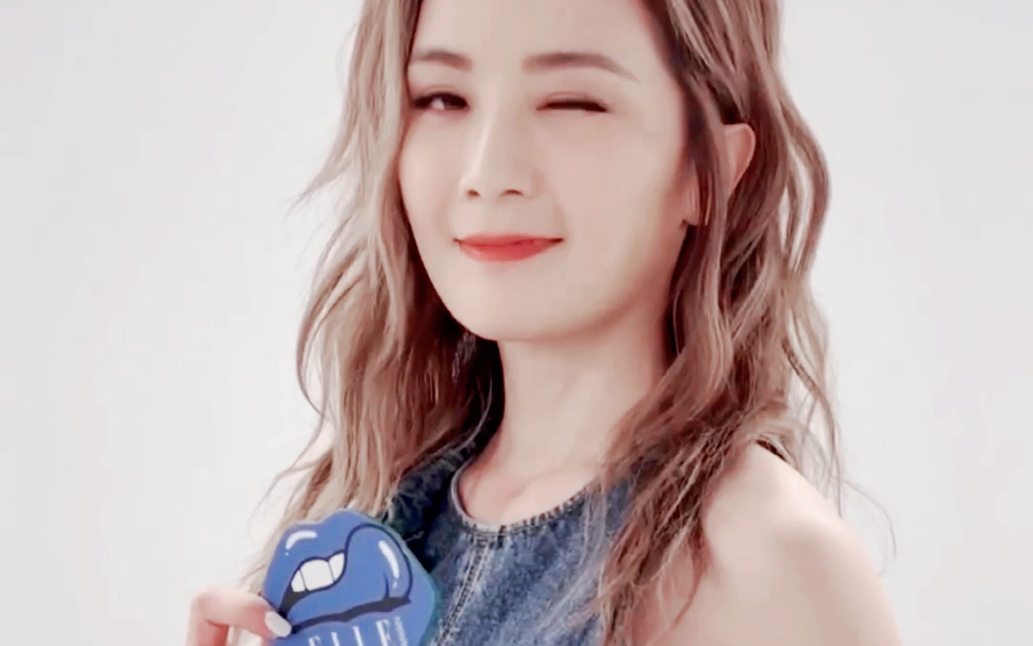 wink双眼闭 自我介绍三种语言讲 姐是懂怎么在时装周