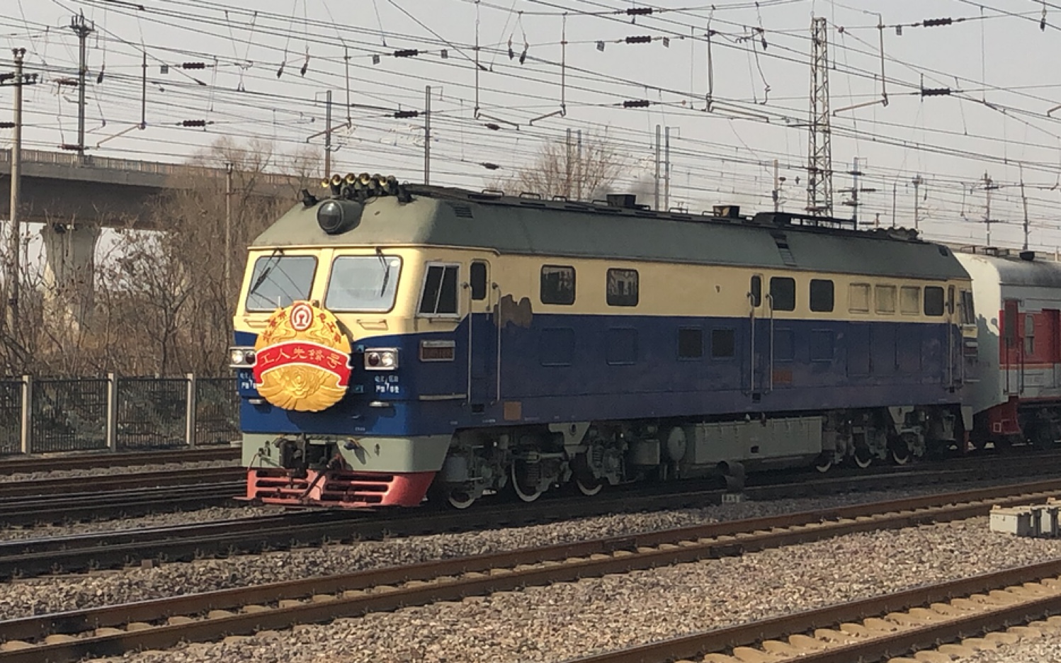 【中国铁路】京局丰段df4d-1893工人先锋号通过黄村_哔哩哔哩 (゜-゜)