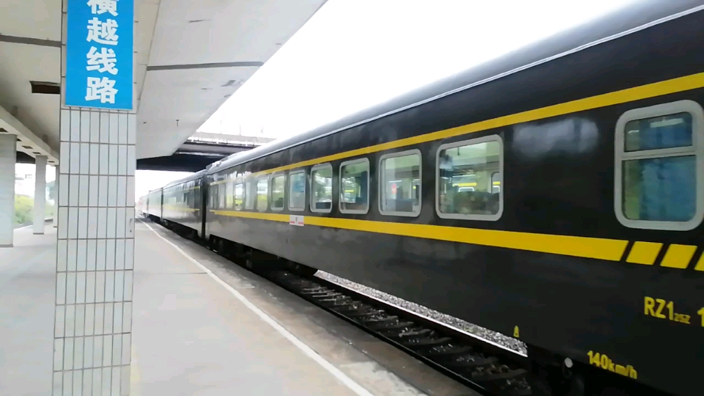 [拍车]广铁临客k9249次列车出佛山站