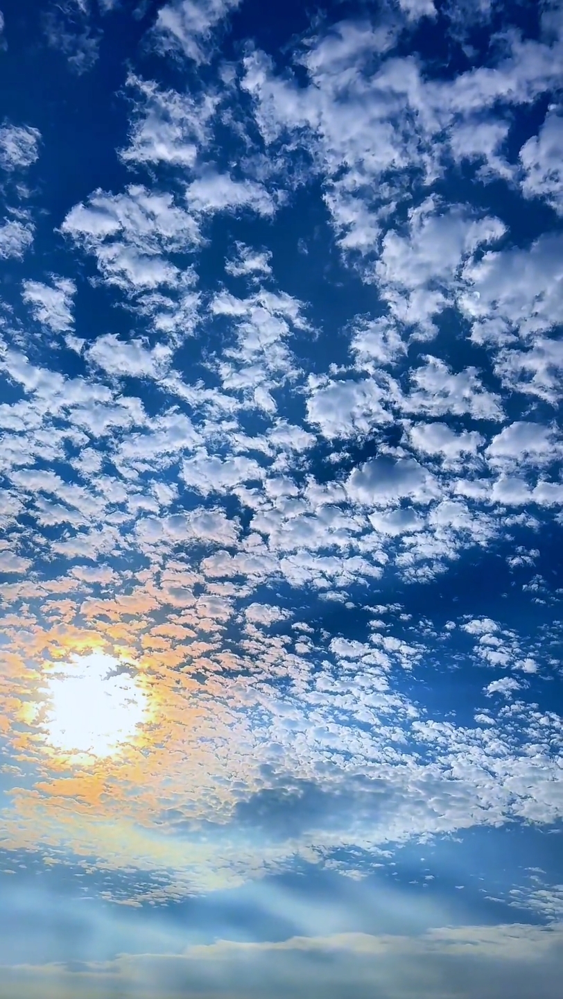 夏天的浪漫是天空和云朵给的……#盛夏的天空好像误入漫画世界 #被