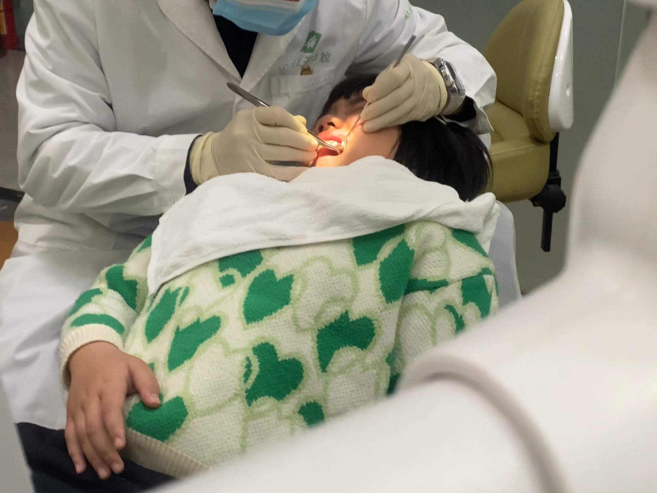 白叟一次拔牙12颗种6颗后身亡医疗岂能图快贪多