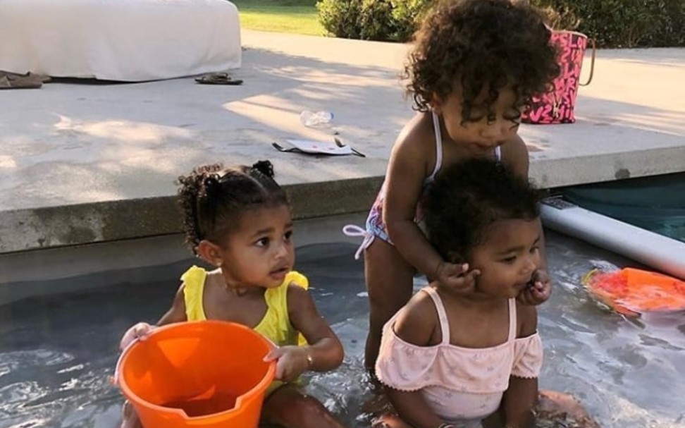 [图]Kimkardashian Kyliejenner Stormi&Chi 我们的可爱妹妹们西多米 芝加哥