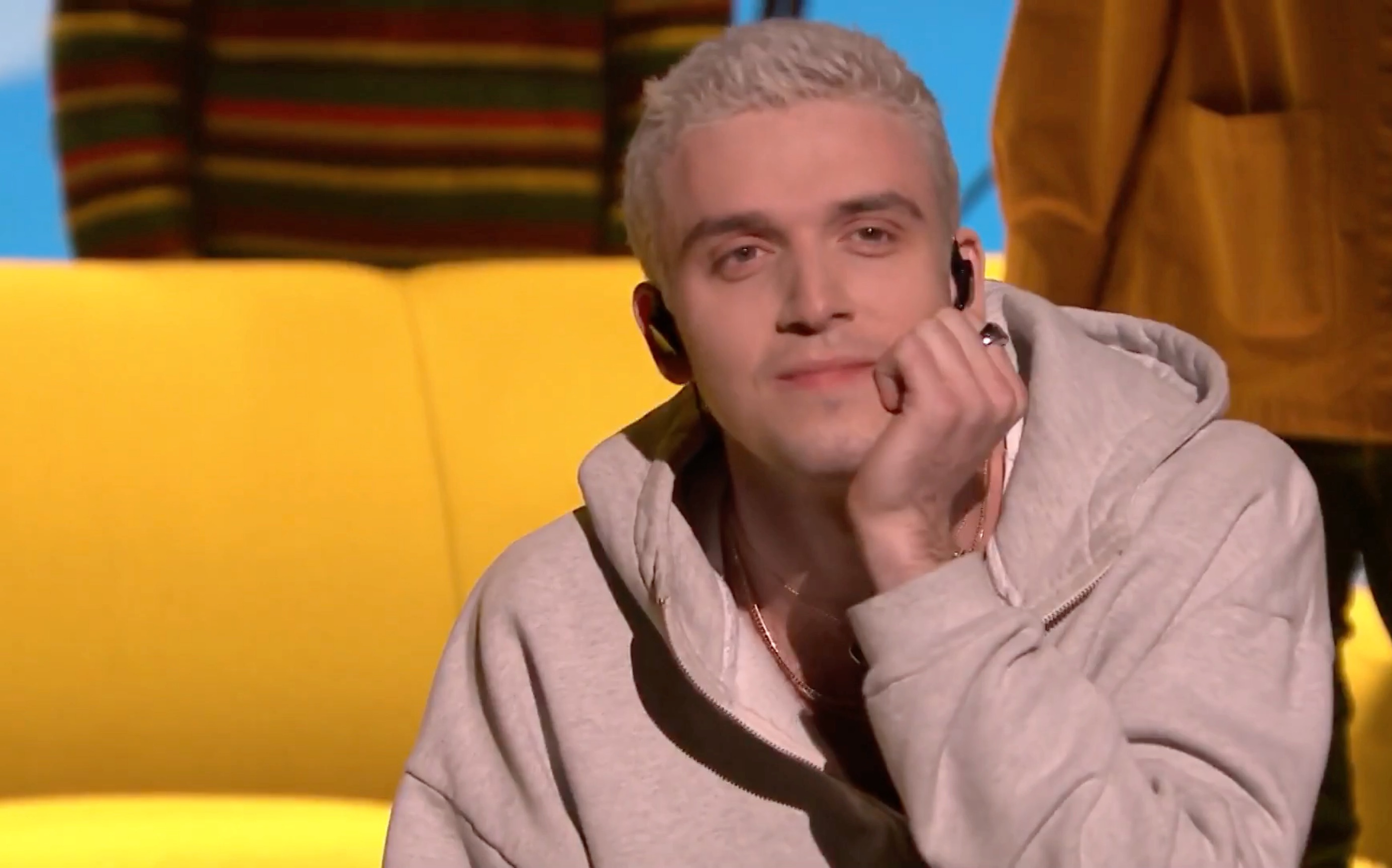 【lauv】【中英字幕】lauv最新肥伦秀表演新单《modern loneliness》