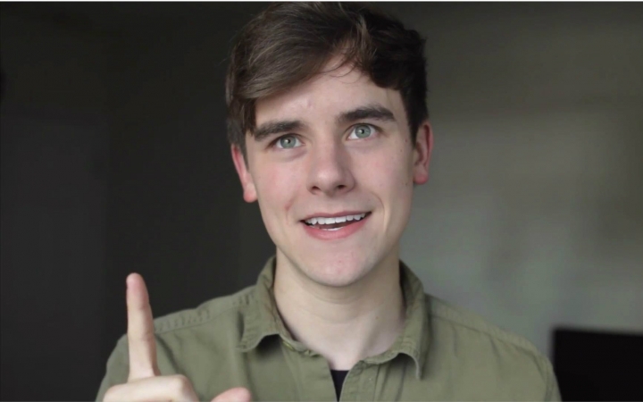 【中字】【connor franta】my awkward butt massage 尴尬的pp马杀鸡