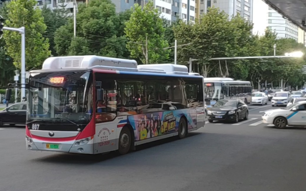 武漢公交807路宇通h10電3路揚子江電車通過香港路路口紀念曾經的揚子