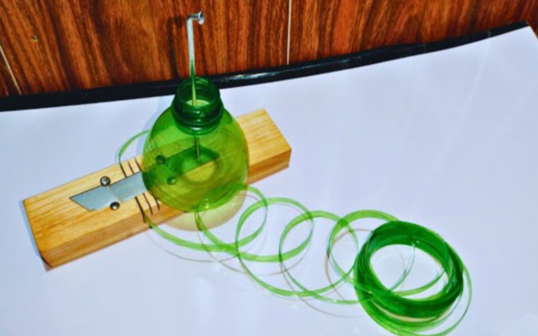 废旧饮料瓶可以重复利用了 制作一个瓶子切割器 捆扎东西超结实