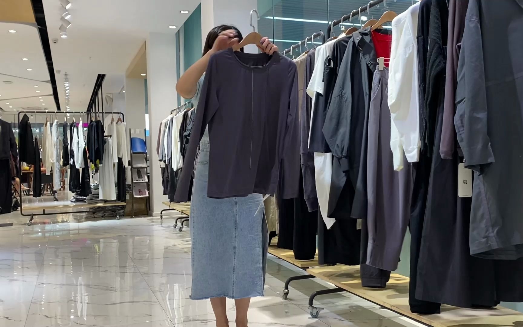 2021年档口尖货品牌女装take about唐卡秋装新款挂板展示