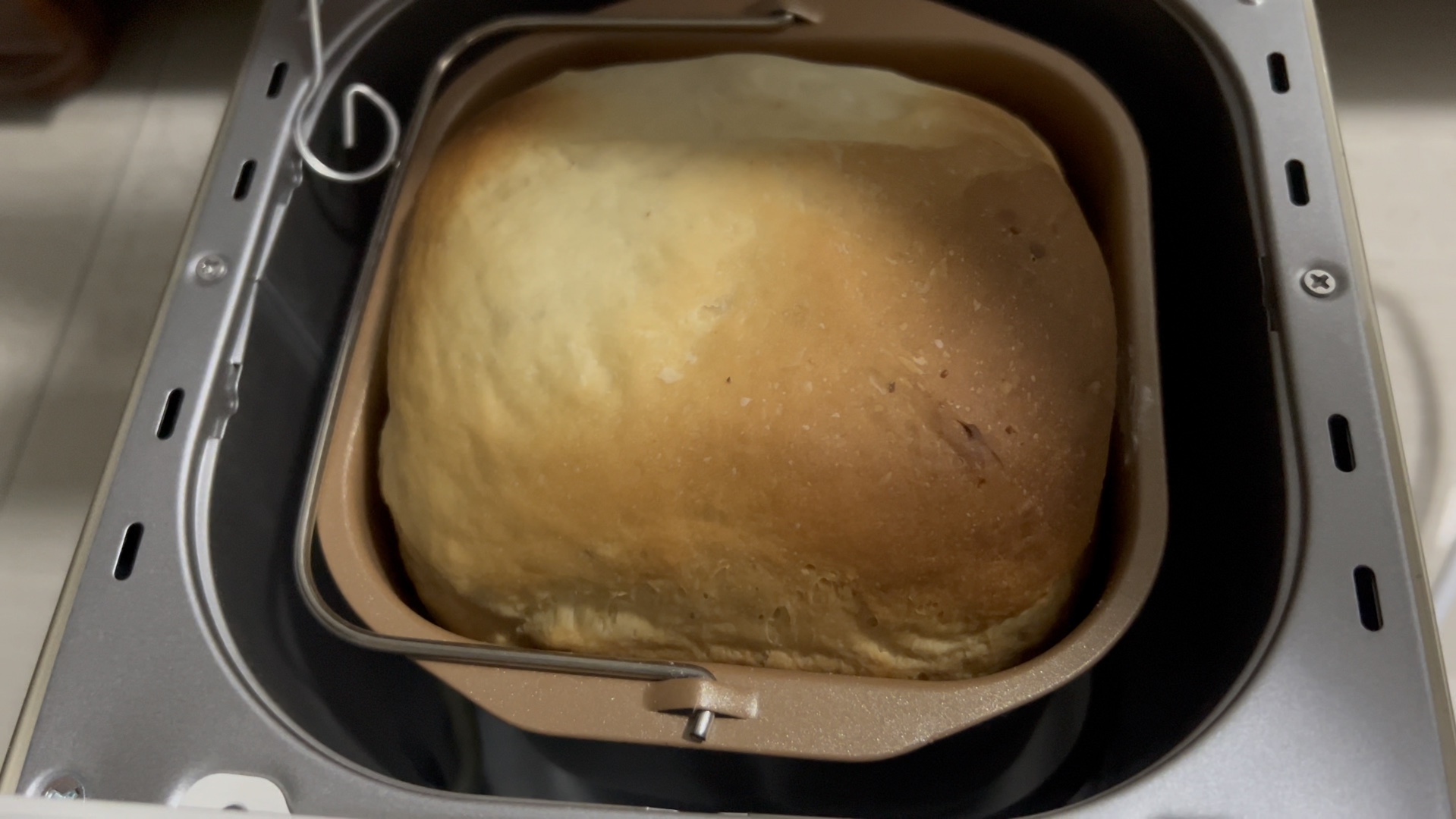 烤箱烤面包从未成功过的手残党,终于用面包机做出了她人生中第一个