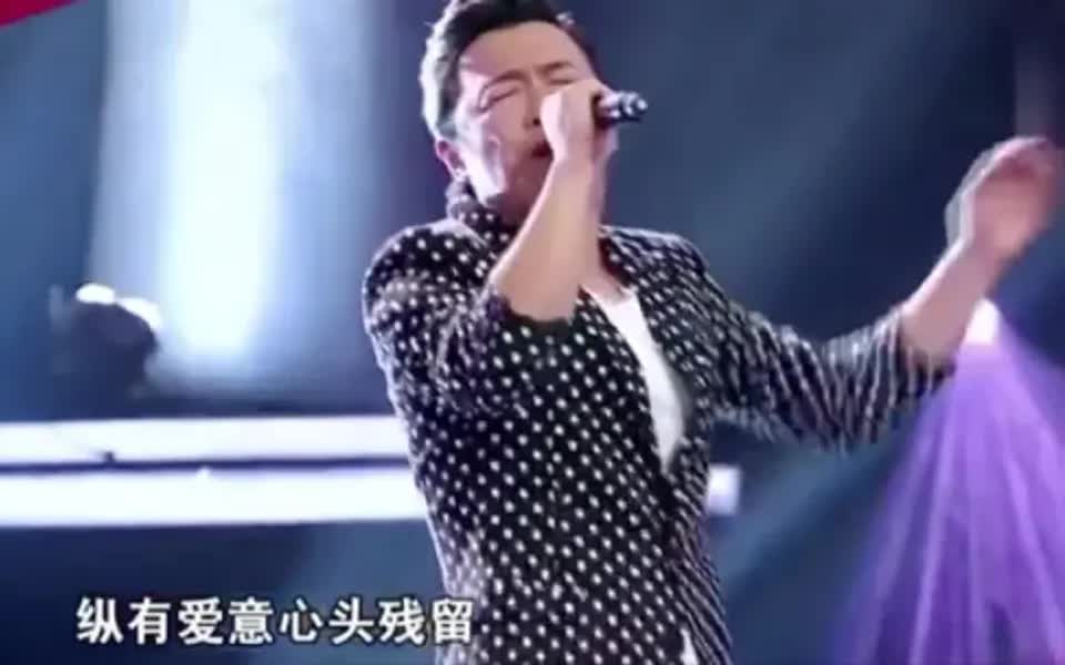 黄渤深情演唱《爱与愁》,那英转身后笑趴