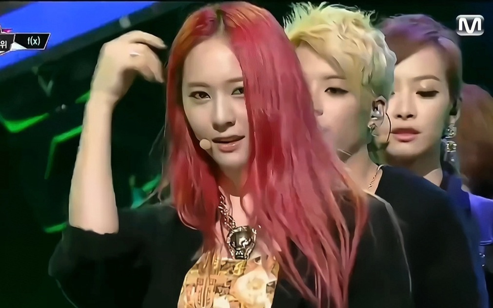 漂亮孩子的后面还是漂亮孩子 fx《rum pum pum pum》舞台现场