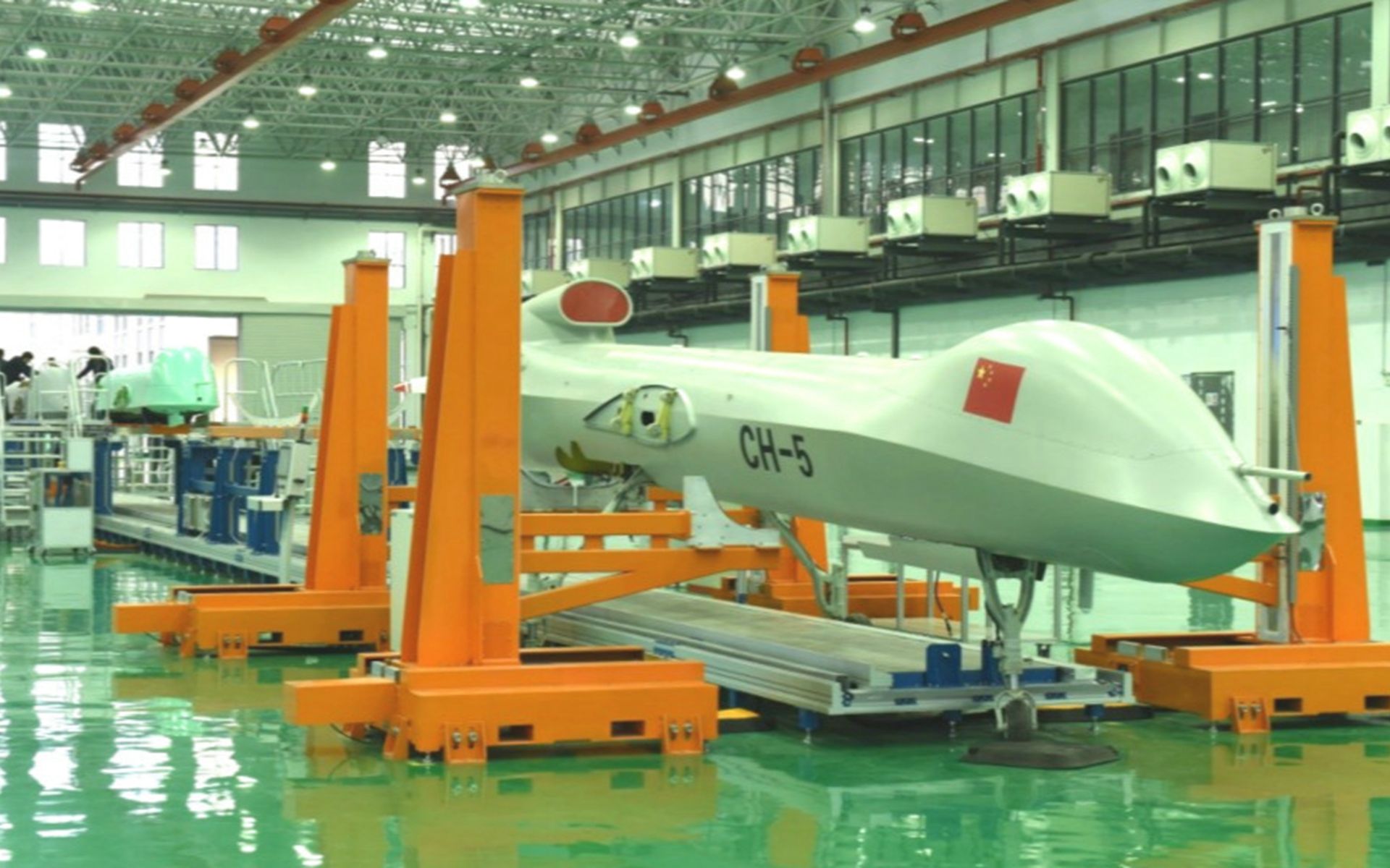 年产量可达200架!剑指全球无人机市场,彩虹5脉动生产线首次亮相