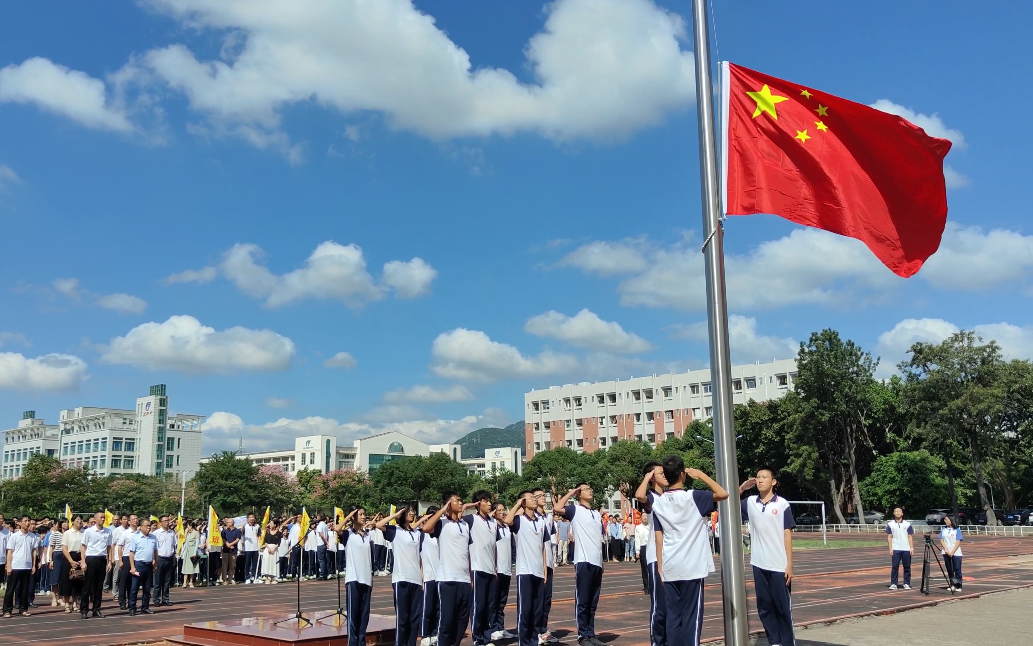 莆田侨中︱升旗仪式,一起向国旗敬礼!哔哩哔哩bilibili