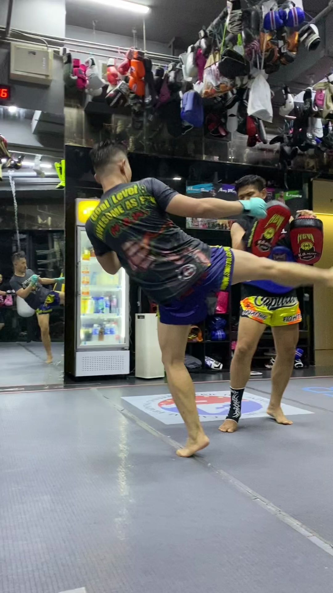 好久不打肘了,体能保持的还可以么 #hbw欧式泰拳韩博惟_哔哩哔哩 (゜