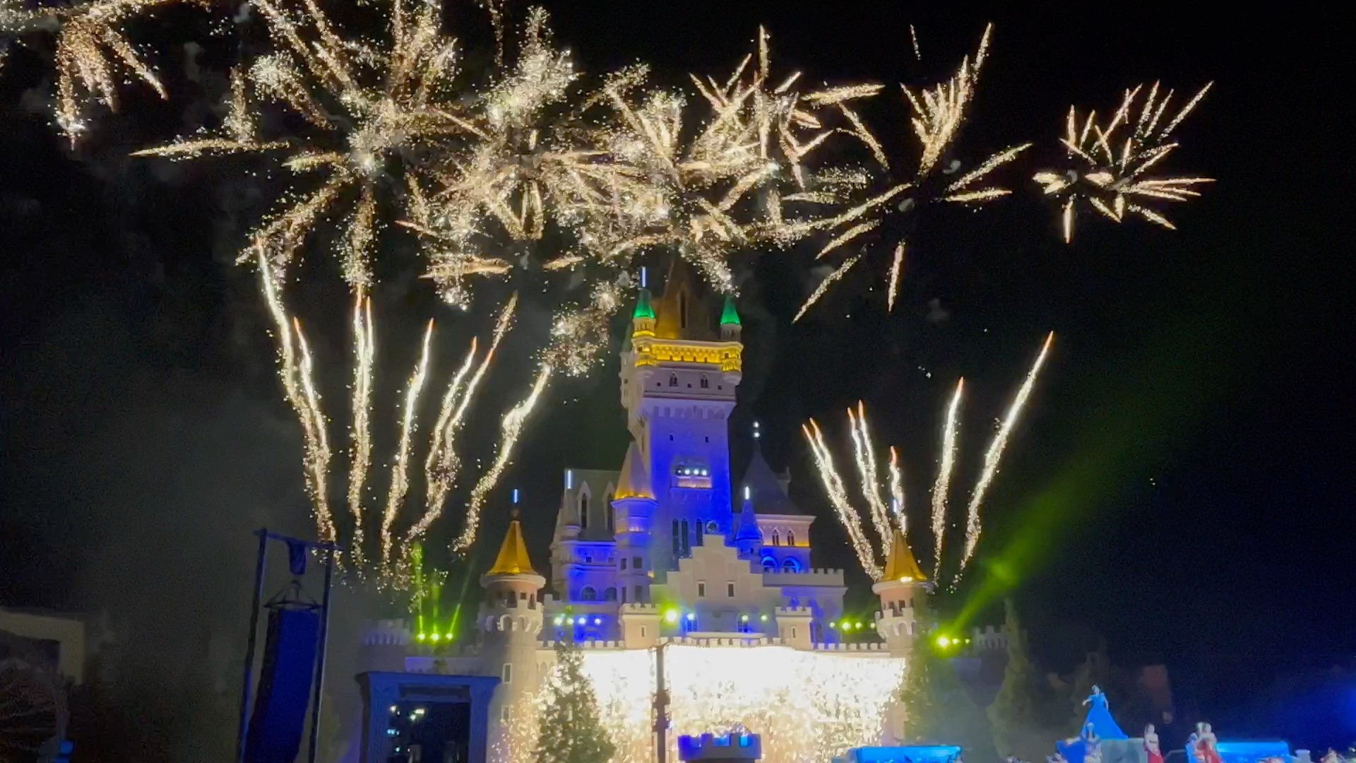 青岛方特520心型烟花