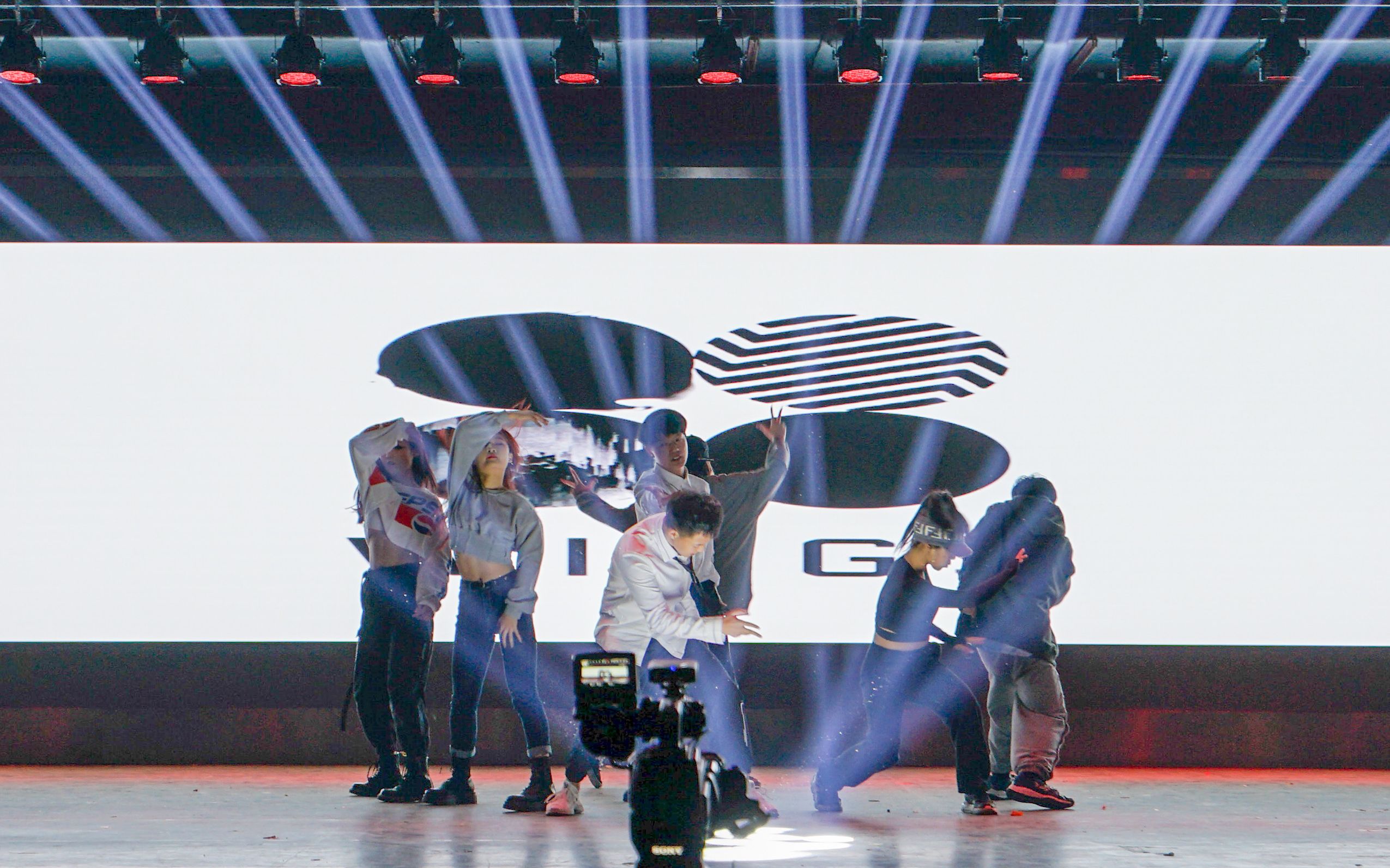 防弹少年团舞蹈血汗泪中国石油大学华东研究生艺术团