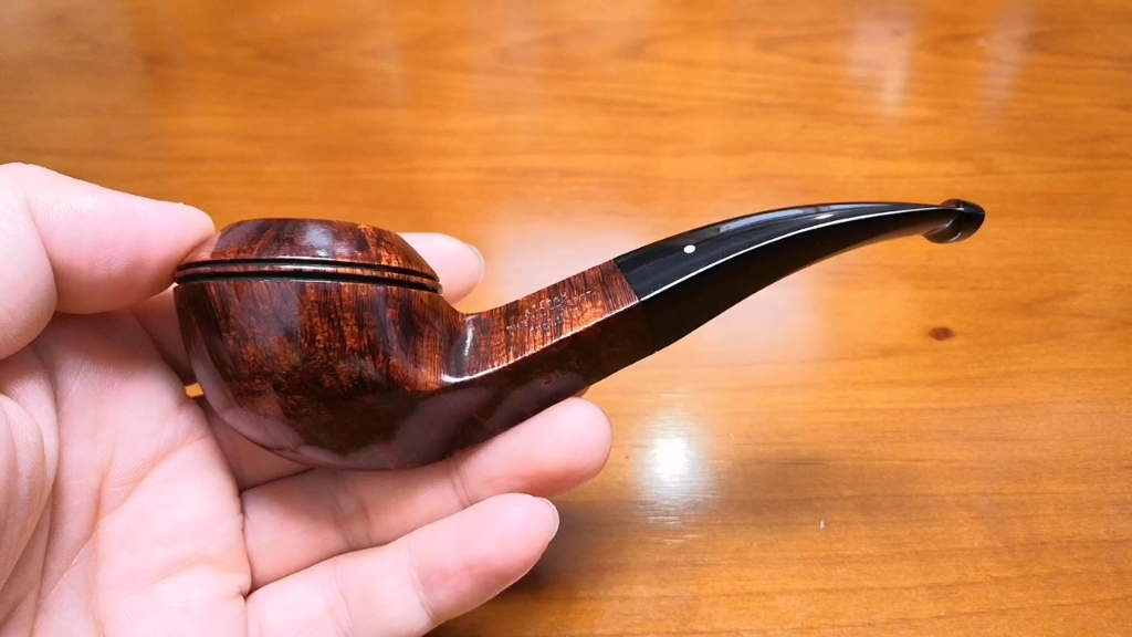 烟草艺术品的优雅再现：烟斗专卖行业解读