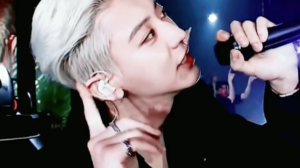 灿白勋绝美妆造