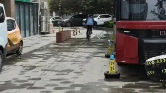 Video herunterladen: 速比特阿童木公路自行车