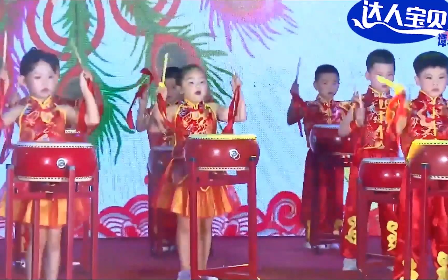 [图]幼儿园大班舞蹈《中国范》开场鼓舞，喜庆吉祥，宝贝们气势很棒