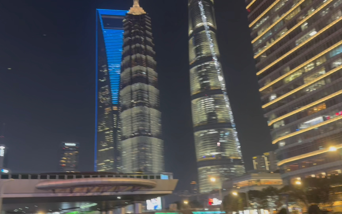 实拍上海陆家嘴,中国最具影响力的cbd,很难相信现状是这样的