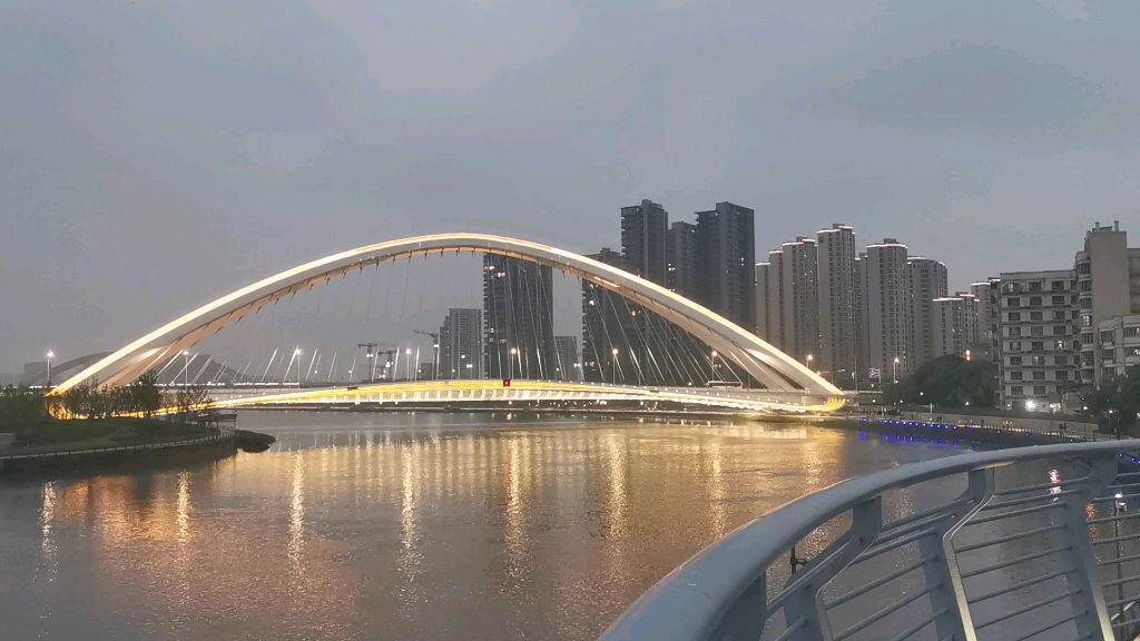 音乐声中欣赏夜景