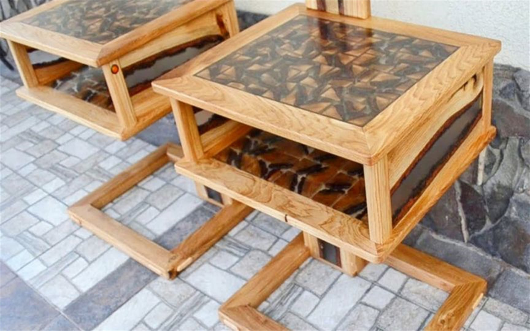 切开一块木板,倒入环氧树脂做成一张桌子,真是太有创意了!