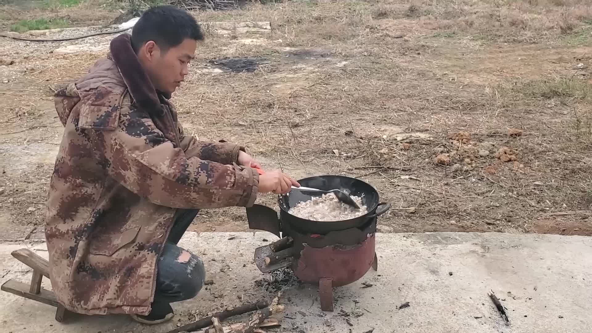 小蛇哥:用眼镜蛇油提炼蛇油膏,真正的无添加,这才醇正.哔哩哔哩bilibili