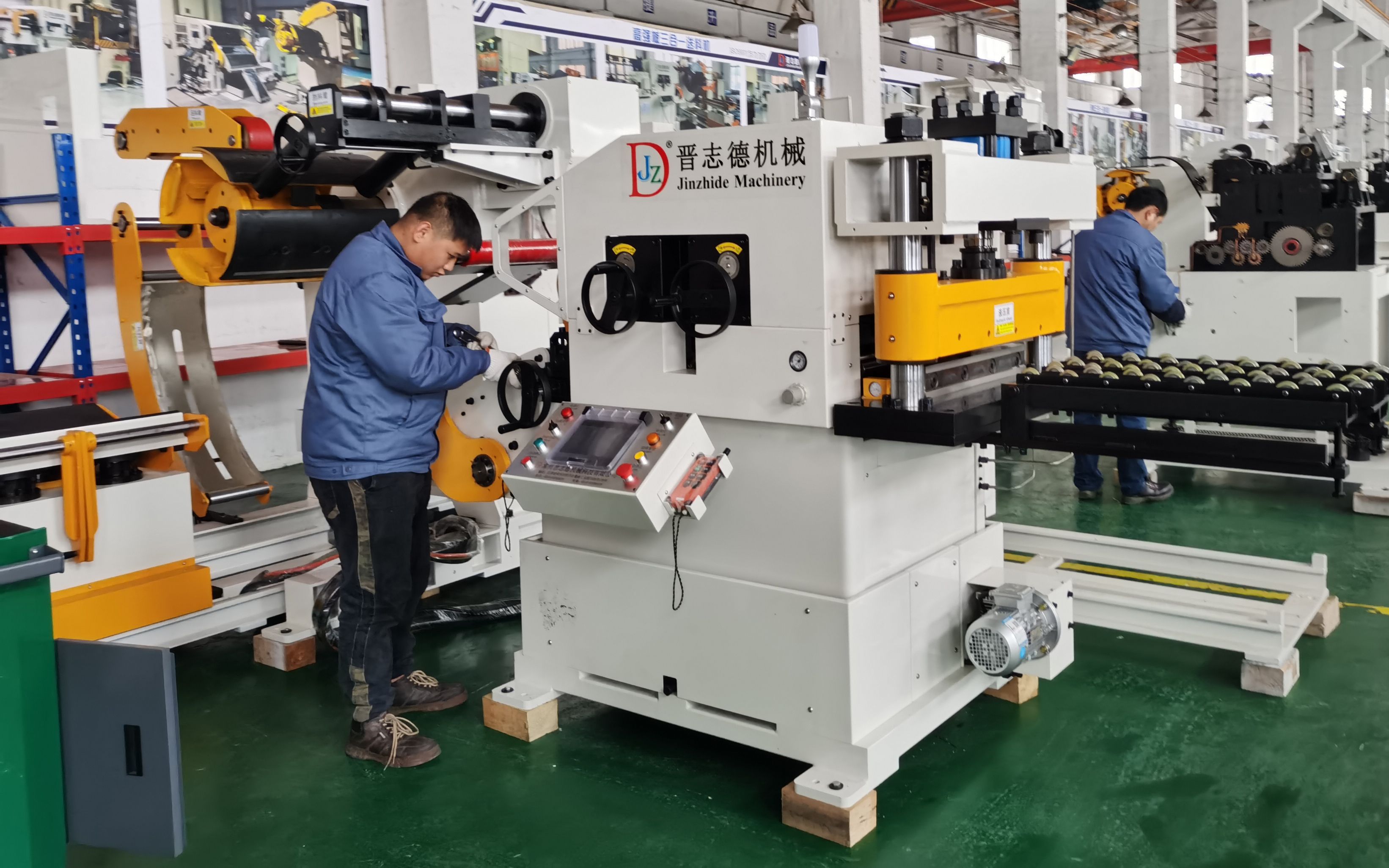 冲床三合一送料机是如何制造的?1分钟了解整平送料机生产装配全过程