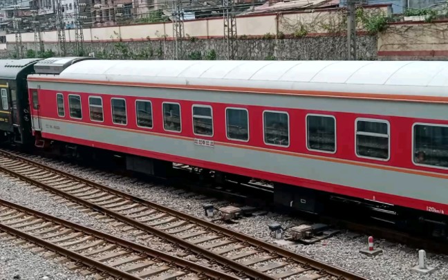 【怀化站】带有两节原色的k474次进怀化站7站台办客