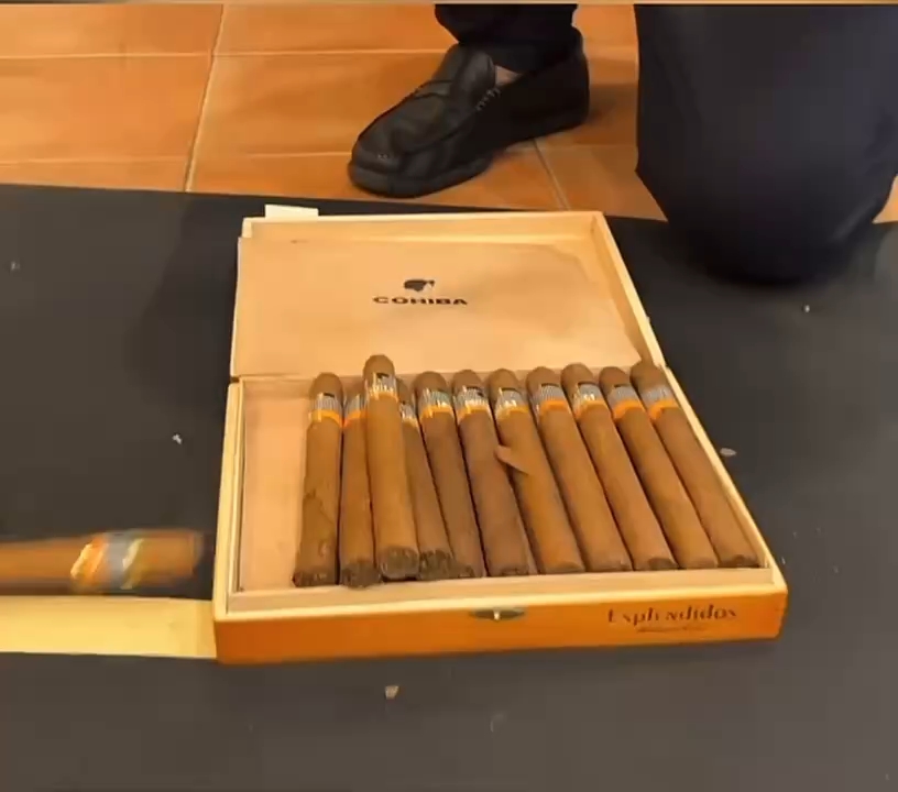 高希霸天花板bhk52