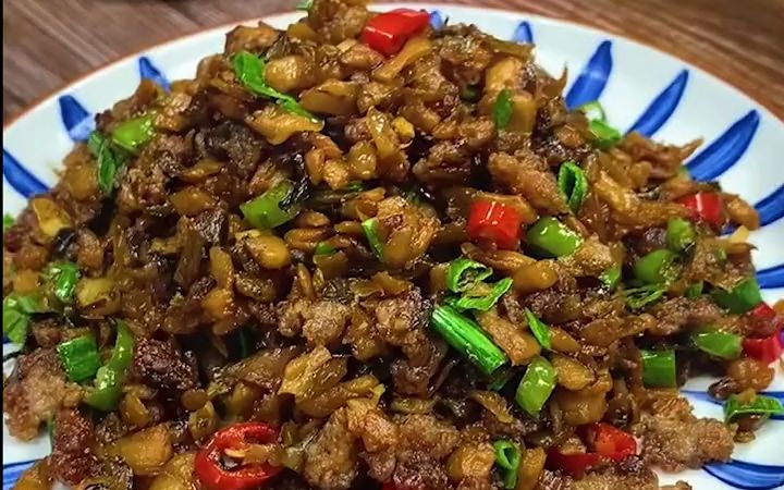 小鱼大厨今日美食:外婆菜炒肉末太香了!