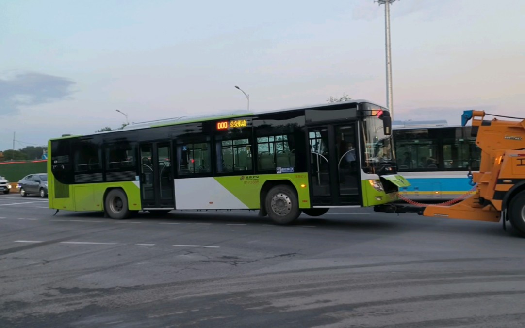 北京公交871路73688机破通过北清路