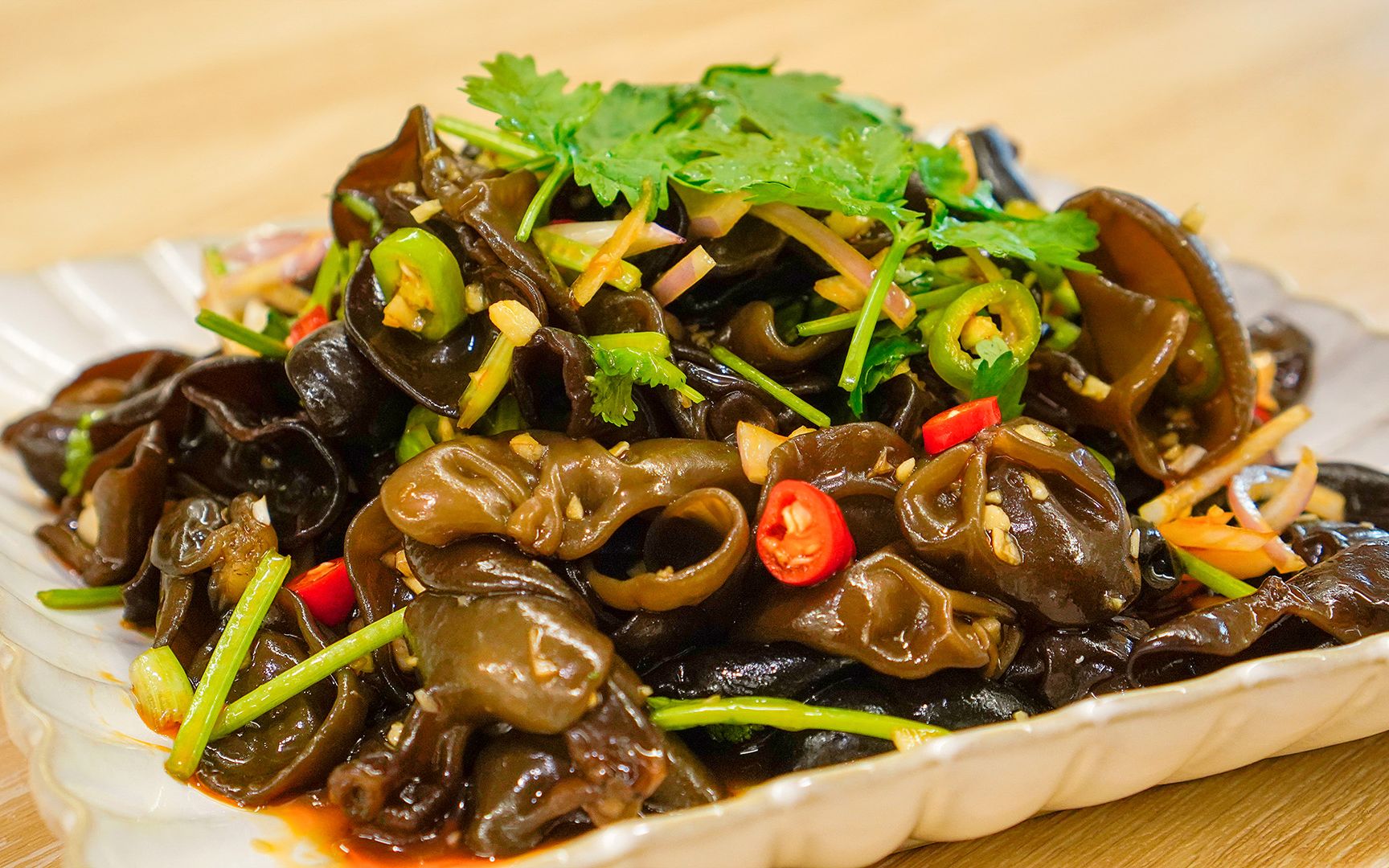 川菜馆里的开胃小菜凉拌木耳,2块钱木耳就能做一大盘,先收藏了