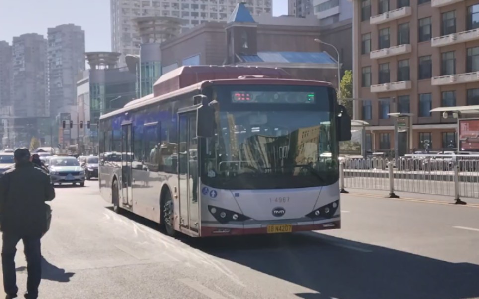 大连公交10路比亚迪k9fe通过兴工街