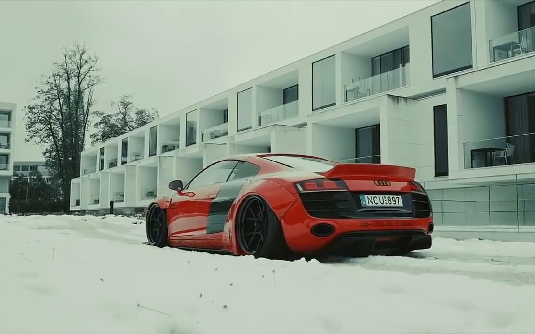 lbwk audi r8宽体圆润低趴姿态登场