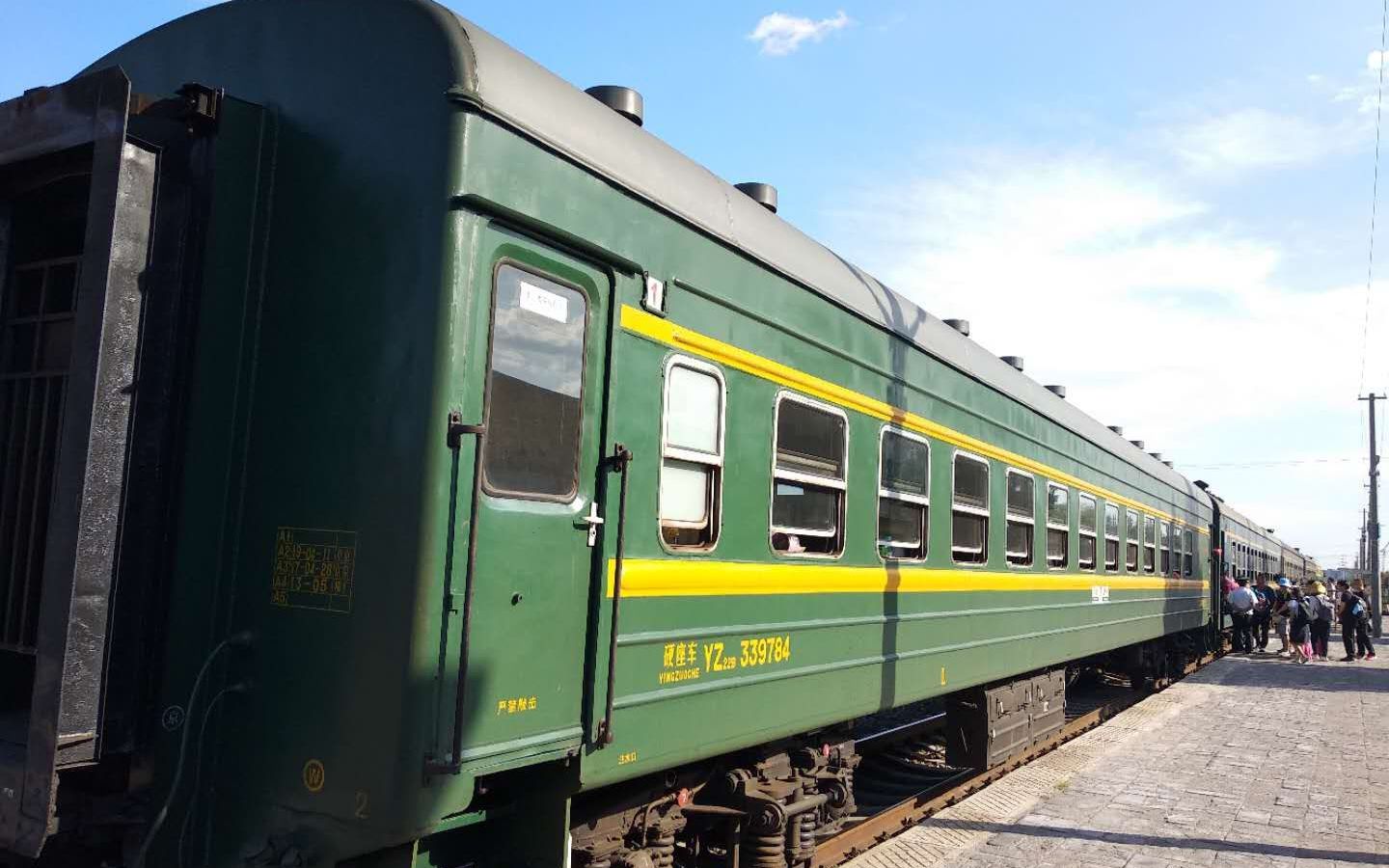 真绿皮小火车 京局小票车6419,6420次一览