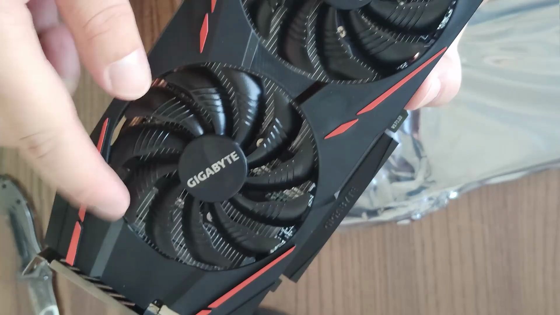 开箱上手amd的ati核心的技嘉rx580显卡8g版