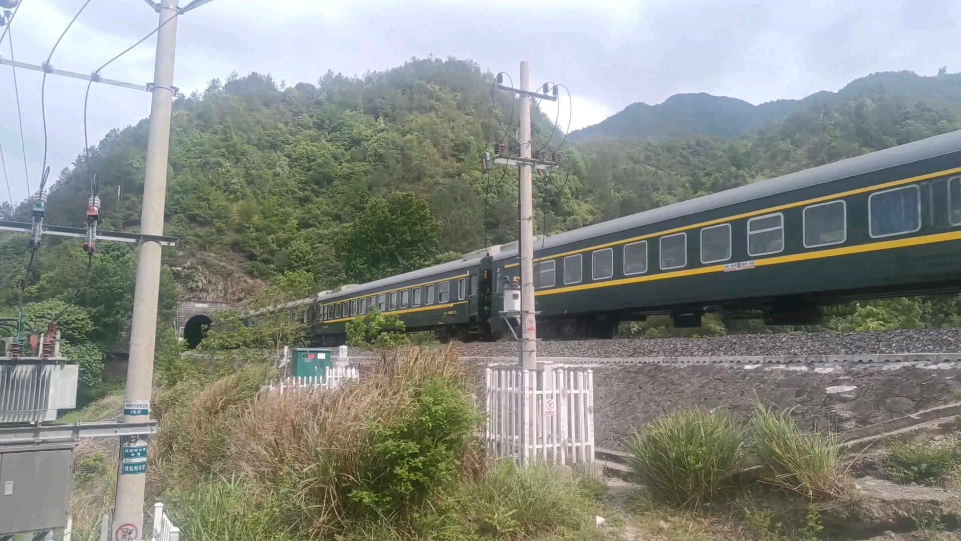 k8514(金温铁路南岸通过)